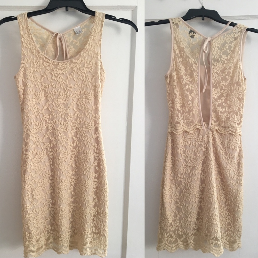 Lace stretchy Beige dress